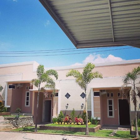 Bis Homestay Sumbawa Esterno foto