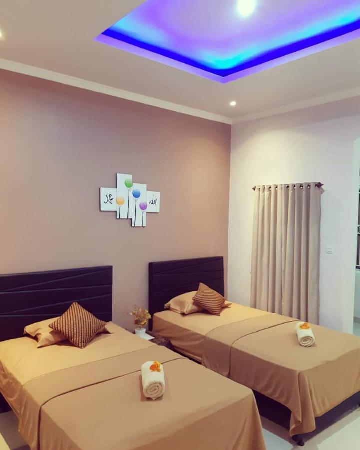 Bis Homestay Sumbawa Esterno foto